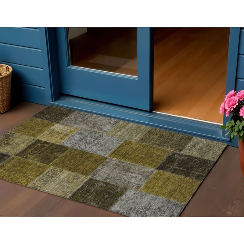 HomeRoots Patchwork Transitional Rectangle Outdoor Rug - 3' x 5'