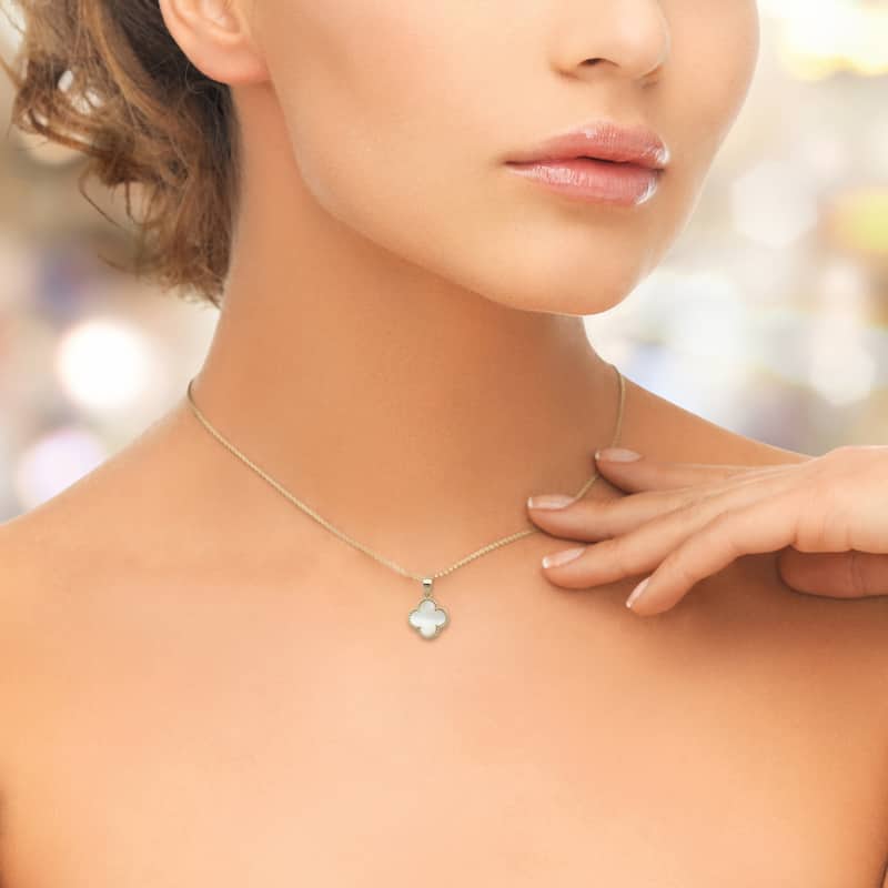 Curata 14k Yellow Gold 18" Black Onyx, White Pearl or Green Jade Four-Leaf Clover Pendant Necklace (13mm x 20mm) - 30mm x 35mm