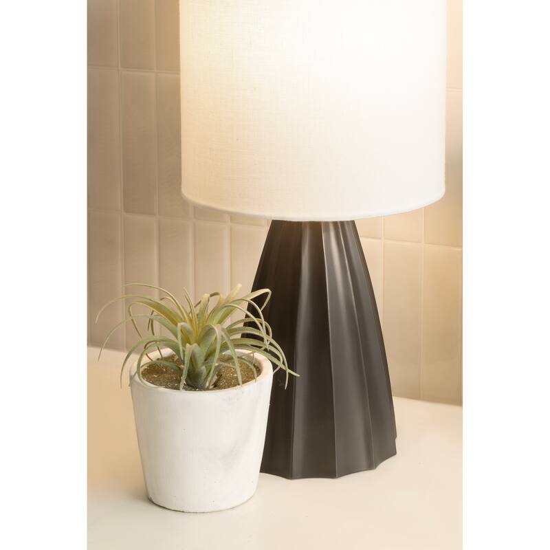 Kate and Laurel Ciji Scalloped Table Lamp - 8x8x17