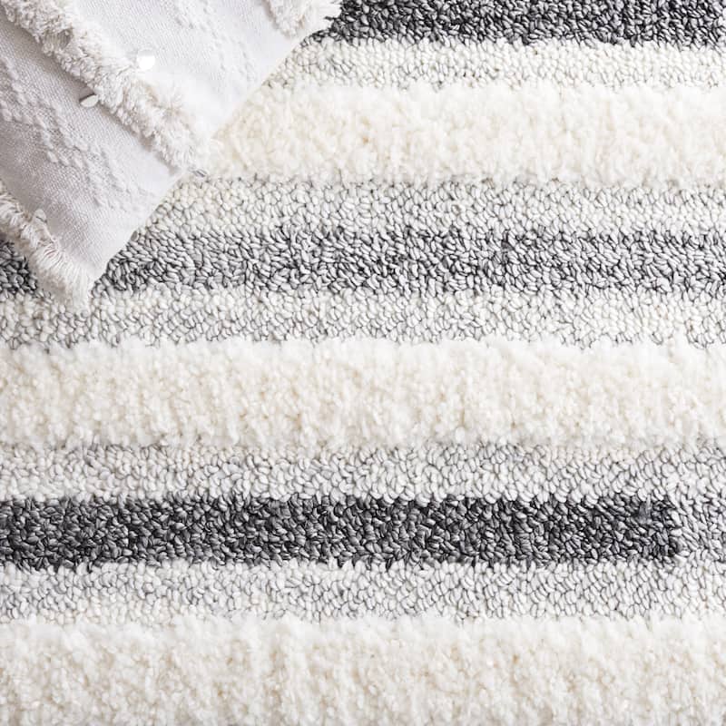 SAFAVIEH, Moroccan Tassel Shag Eathel 2-inch Thick Rug