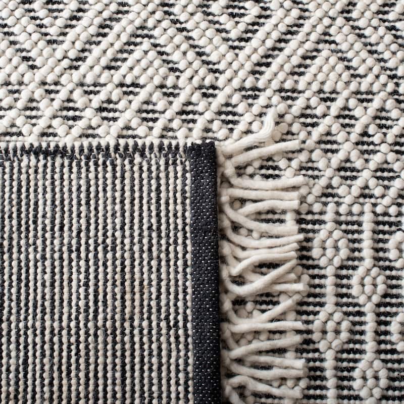 SAFAVIEH Handmade Natura Estel Wool Fringe Rug