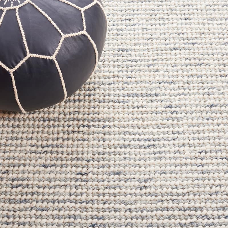 SAFAVIEH Natura Bernetta Wool Fringe Rug