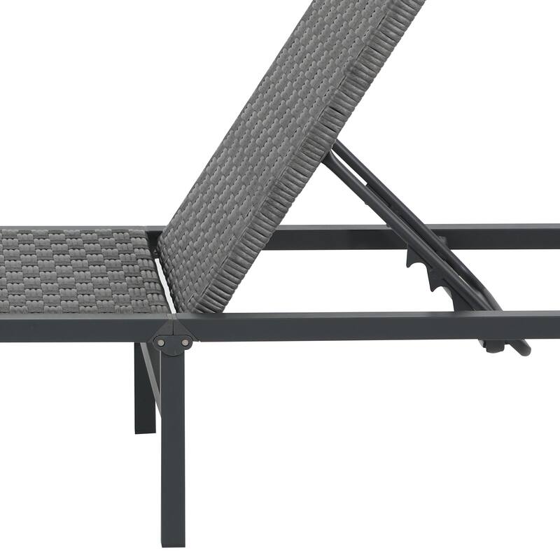 Outdoor Wicker Chaise Lounge Foldable Recliner