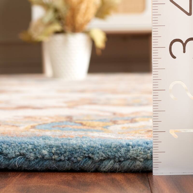 SAFAVIEH Handmade Heritage Candy Shop Traditional Wool Rug