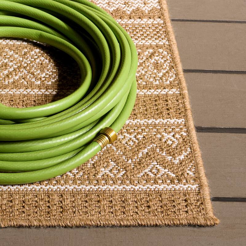 SAFAVIEH Sisal Performance Herminie Washable Indoor/Outdoor Rug - Weather Resistant & Easy Cleaning