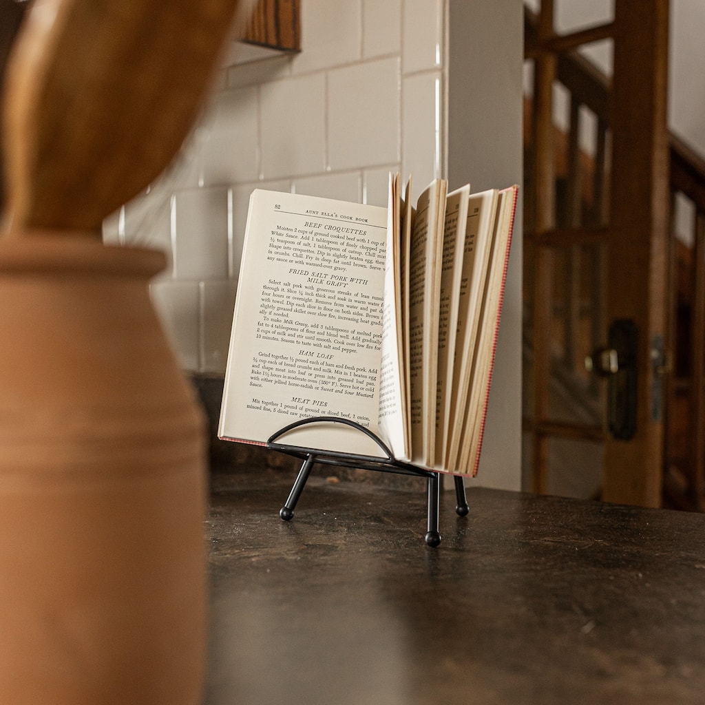 Foreside Home & Garden Farmhouse Black Metal Folding Easel - 7 x 2.75 x 10.75"