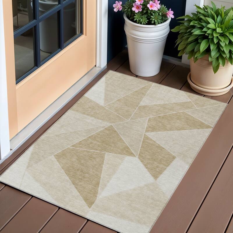 HomeRoots Geometric Transitional Rectangle Outdoor Rug - 3' x 5'