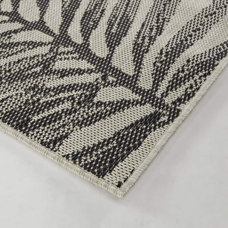 Cespedes Recycled Coastal Border Indoor/Outdoor Area Rug