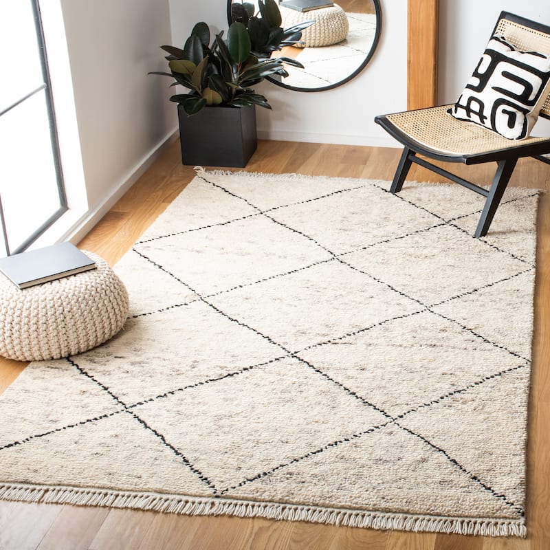 SAFAVIEH Hand-Knotted Casablanca Shag Misi Moroccan Wool Fringe Rug - 5' x 8' - Ivory/Black