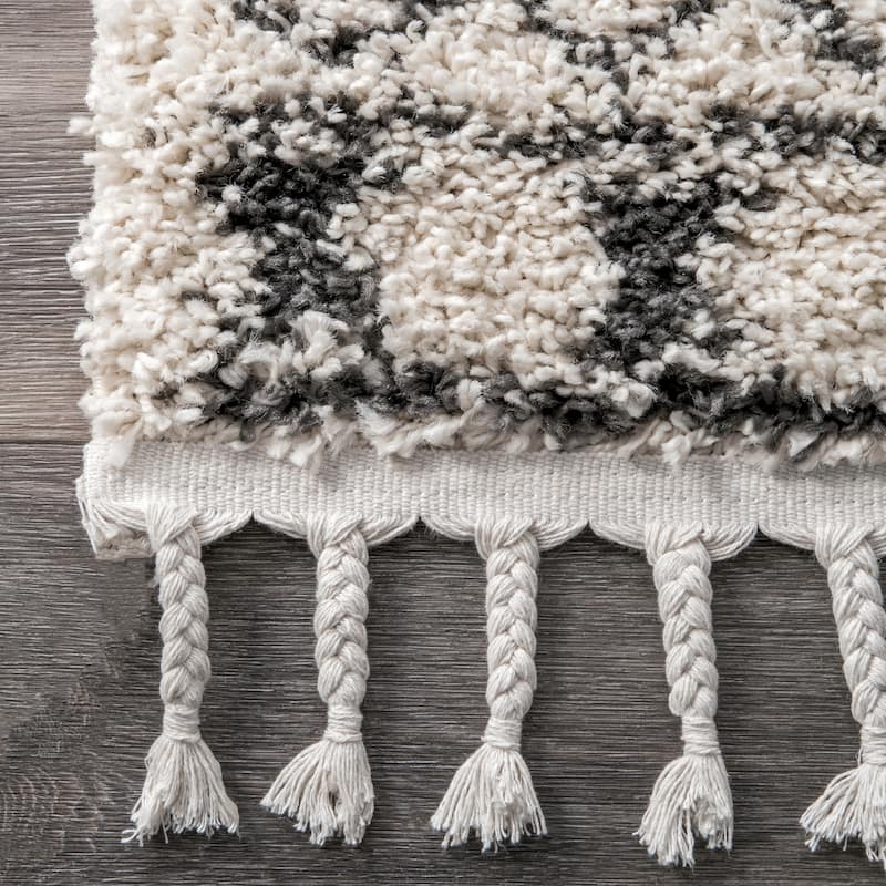 Nuloom Vasiliki Moroccan Shag Tasseled Area Rug