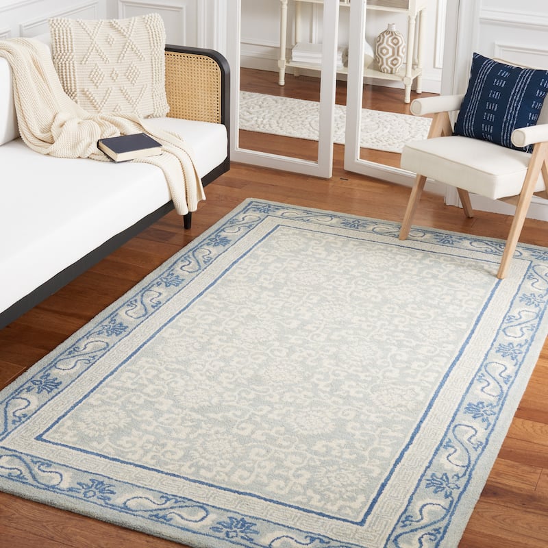 SAFAVIEH Handmade Antiquity Lauresha Wool Rug - 8' x 10' - Light Blue/Ivory