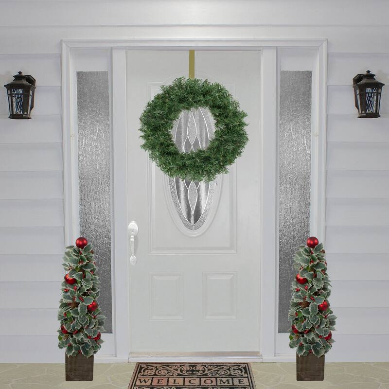 Canadian Pine Artificial Christmas Wreath - 18" - Unlit