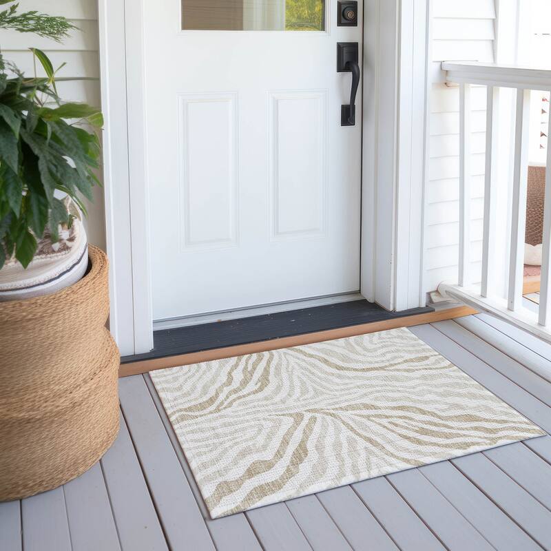 Machine Washable Indoor/ Outdoor Modern Prints Chantille Rug - Ivory - 1'8" x 2'6"