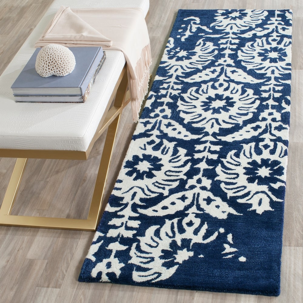 SAFAVIEH Handmade Bella Tineke Modern Floral Wool Rug