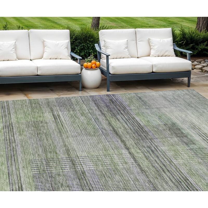HomeRoots Striped Transitional Rectangle Outdoor Rug - 8' X 10'