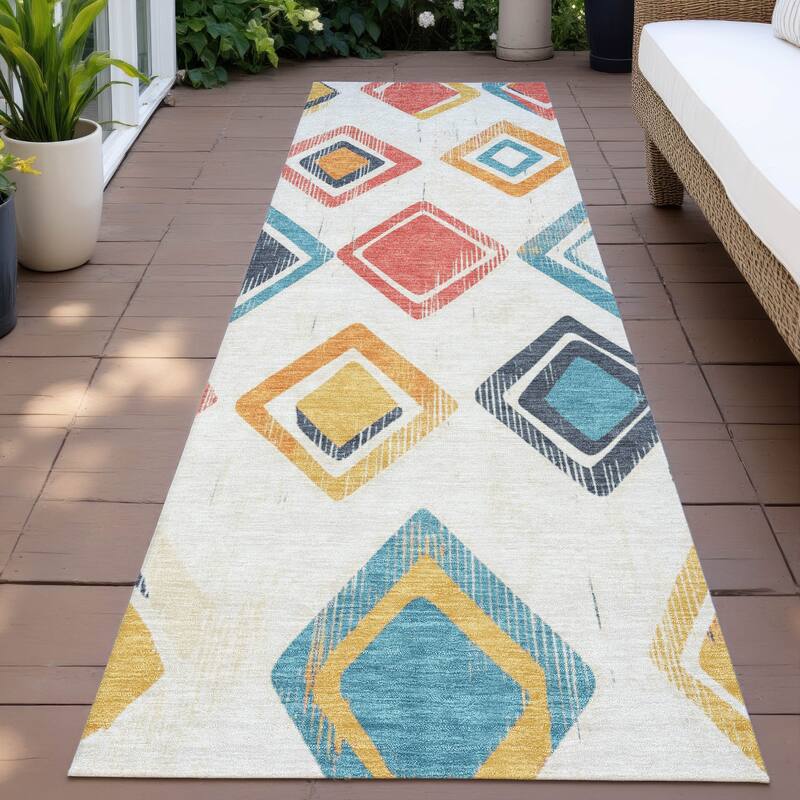 Machine Washable Indoor/Outdoor Diamond Contemporary Chantille Rug - Ivory - 2'3" x 7'6"