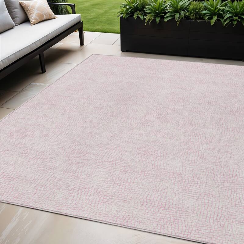 HomeRoots Geometric Transitional Rectangle Outdoor Rug - 5' X 8'