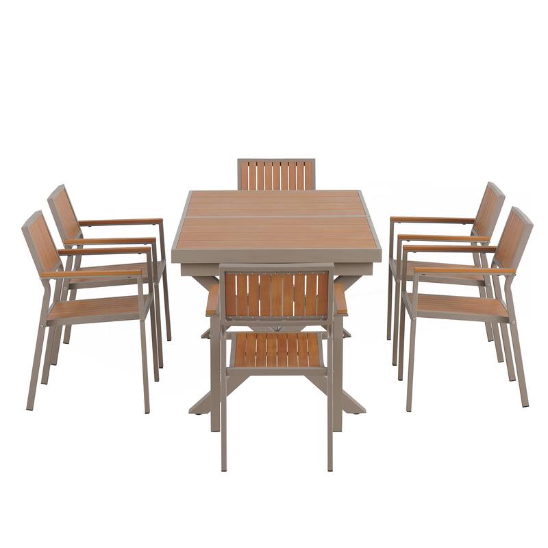 Experience Outdoor Dining Freedom with a Flexible Set