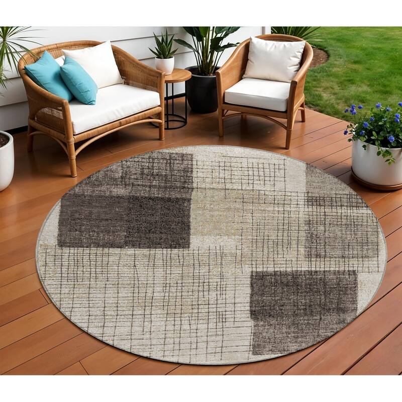 HomeRoots Geometric Transitional Rectangle Outdoor Rug - 8' Round