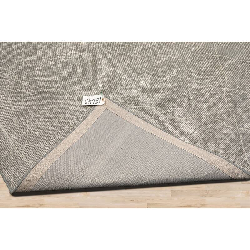 Gray Hand Woven Rustic/Primitive Moroccan 100% Wool Oriental Area Rug - 5' 3'' x 7' 7''