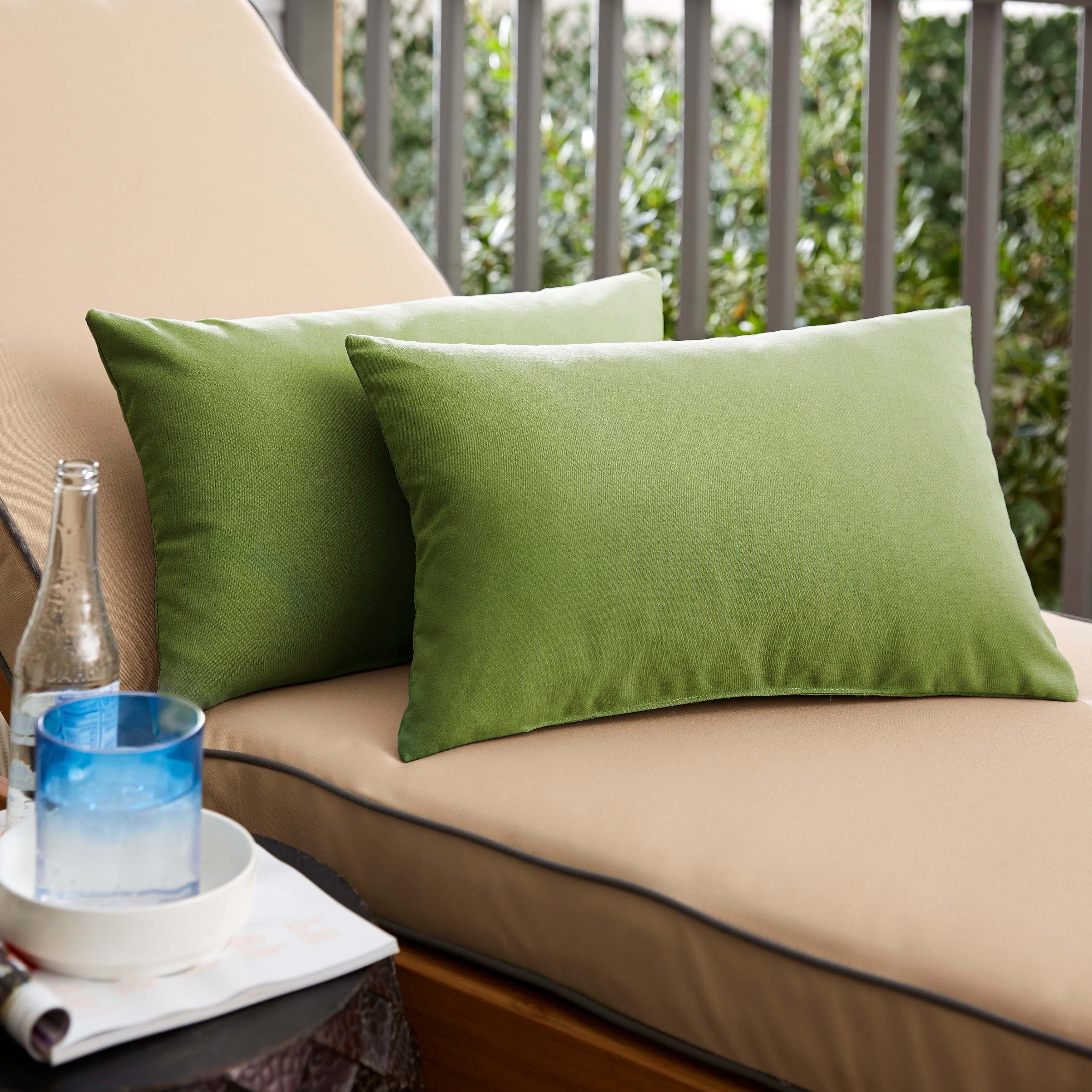Sunbrella Spectrum Cilantro Indoor/Outdoor Knife Edge Pillow (Set of 2)
