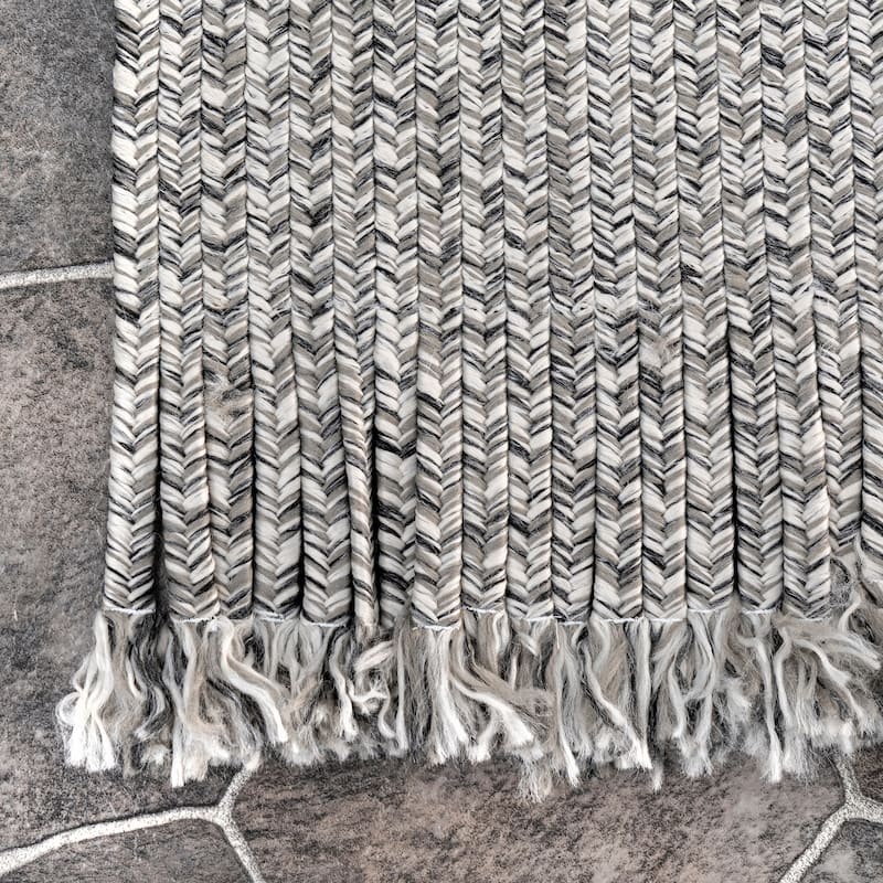Nuloom Braided Courtney Tassel Indoor/Outdoor Area Rug