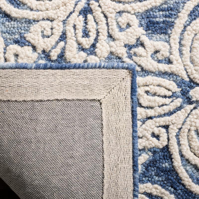 SAFAVIEH Handmade Blossom Gertrida Modern Floral Wool Rug