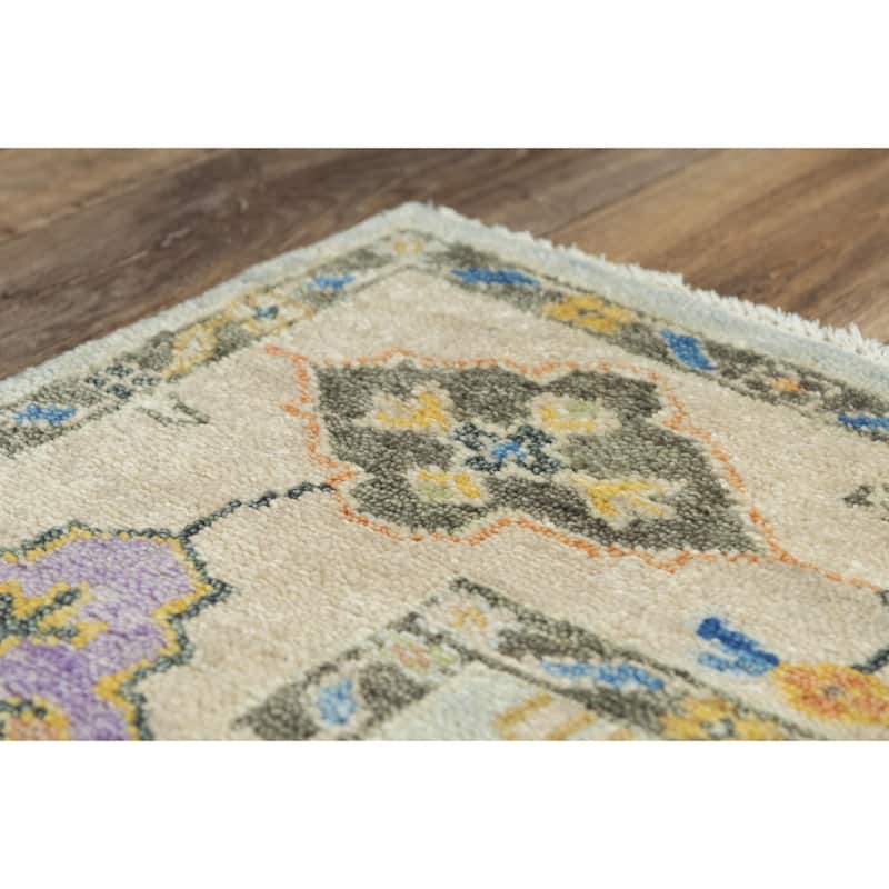 Alora Decor Muse Blue, Peach, and Green Medallion Hand-knotted Wool Rug