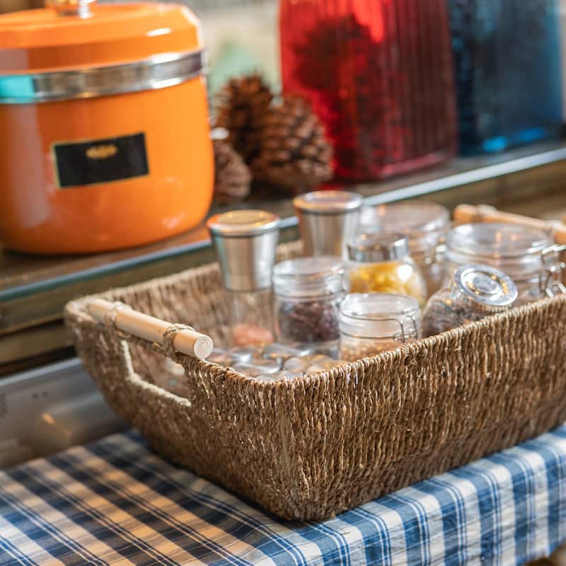 2-Pack Hand-Woven Storage Baskets with Wooden Handles, Wicker Basket for Organizing, Gift Choice