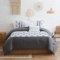 https://ak1.ostkcdn.com/images/products/is/images/direct/16a8b2fb4c8d2f99c0f85e2982a48cb11865654e/Modern-Threads-Claridge-5-Piece-Embroidered-Comforter-Set.jpg?imwidth=200&impolicy=medium