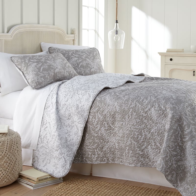 Vilano Ultra-Soft Lightweight WinterBrush 3-piece Quilt and Sham Set - Grey - King - Cal King