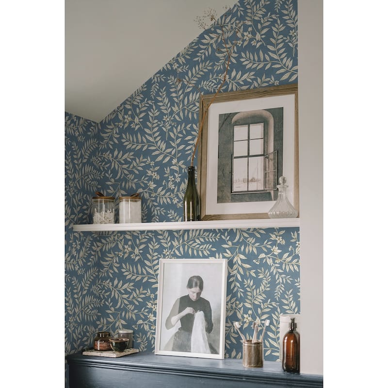 Daisy Bennett Designs Vining Leaf Trail Premium Matte Non-Woven Peel and Stick Wallpaper