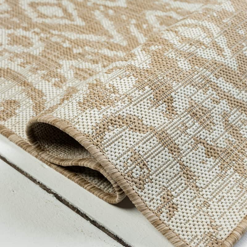 Sevita Entwined Ikat Geometric Indoor/Outdoor Rug