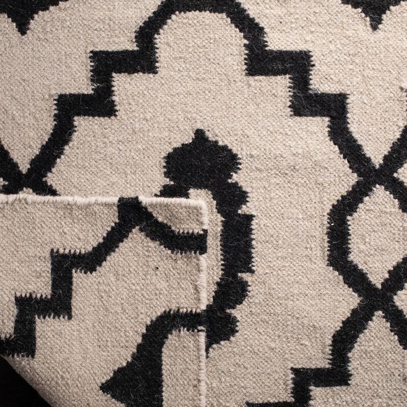 SAFAVIEH Handmade Flatweave Dhurries Massoumeh Modern Wool Rug