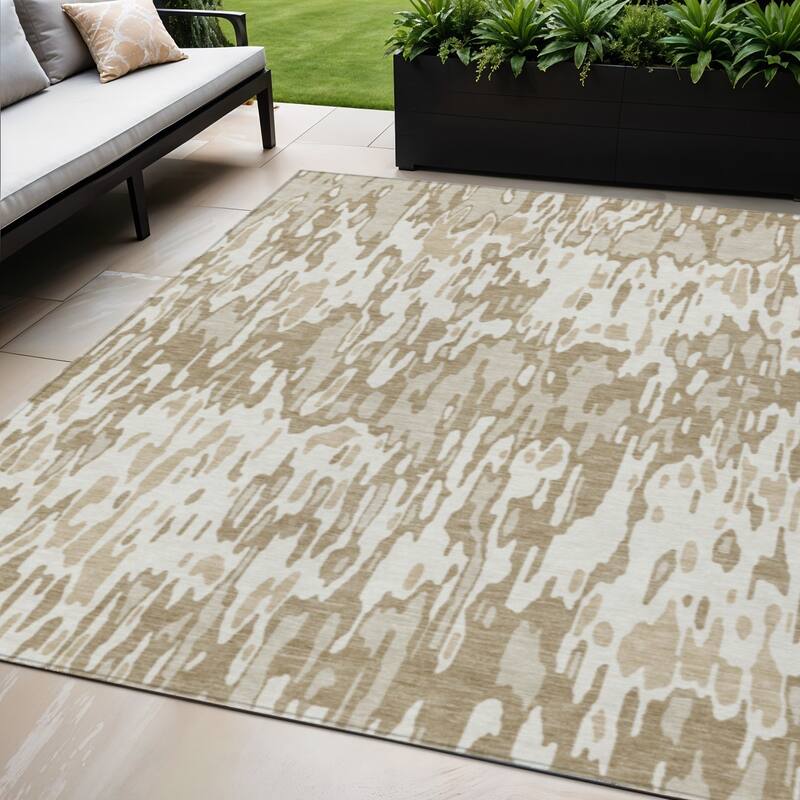 HomeRoots Striped Transitional Rectangle Outdoor Rug - 5' X 8'