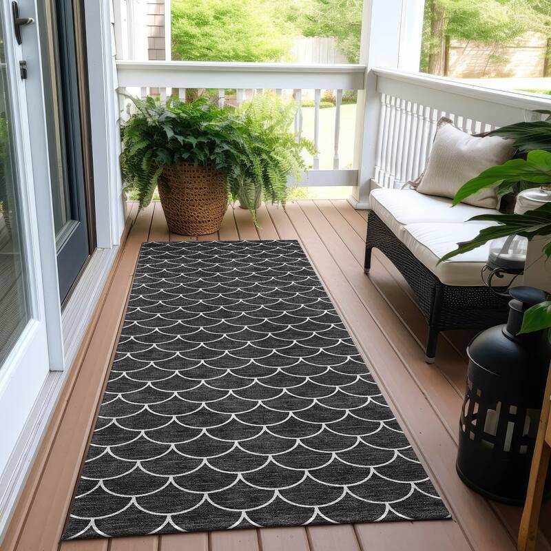 Machine Washable Indoor/ Outdoor Chantille Modern Geo Rug - Black - 2'3" x 7'6"