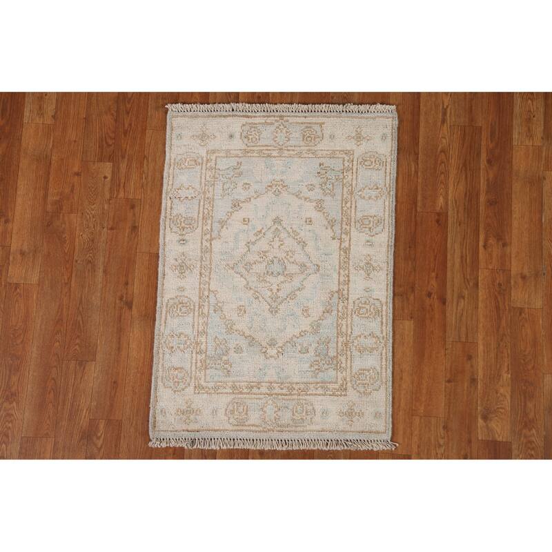 Hand Knotted Oriental 100% Wool Carpet Transitional Medallion Beige & Ivories Oushak Area Rug - 2' 11'' X 2' 0''