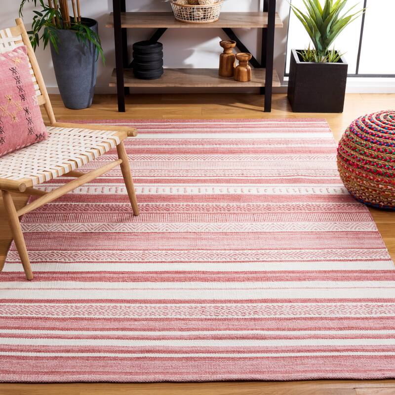 SAFAVIEH Handmade Striped Kilim Kamilah Rug - 4' x 6' - Pink/Ivory