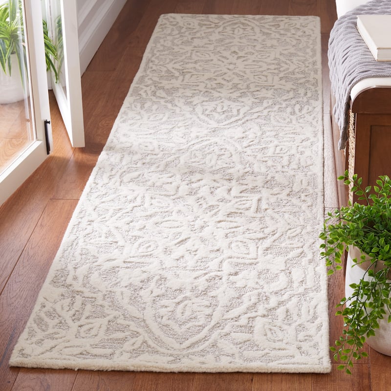 SAFAVIEH Handmade Antiquity Rensine Rug - 2'3" x 9' Runner - Silver/Ivory