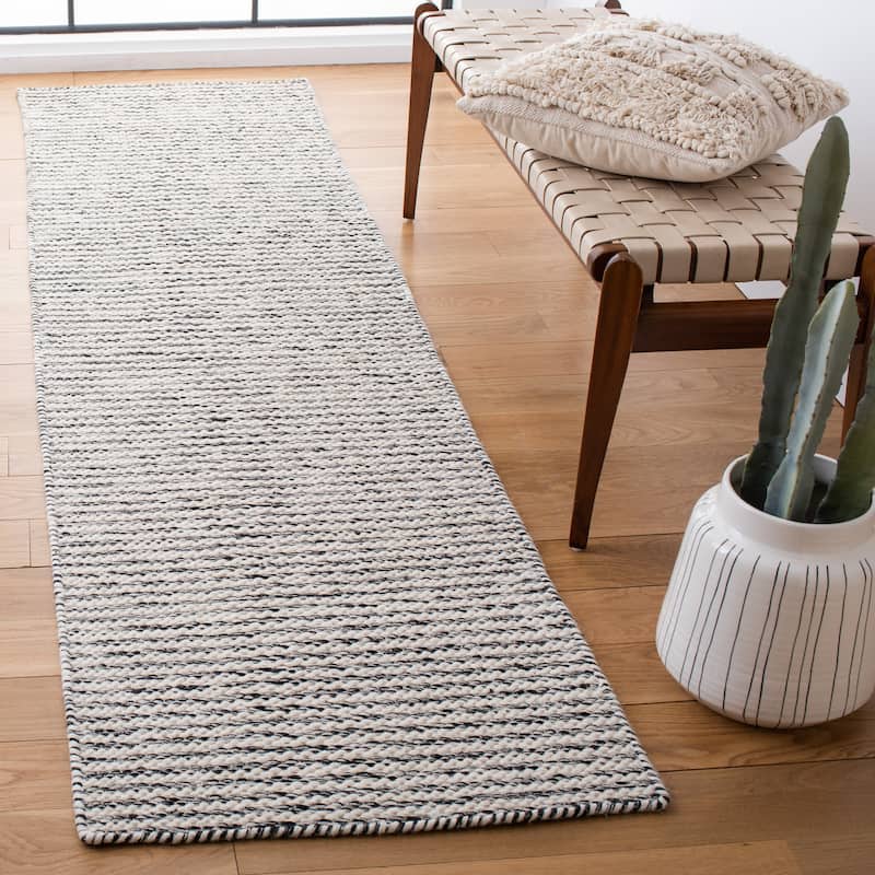 SAFAVIEH Flatweave Kilim Bahija Wool Rug - 2'3" x 9' Runner - Black/Ivory