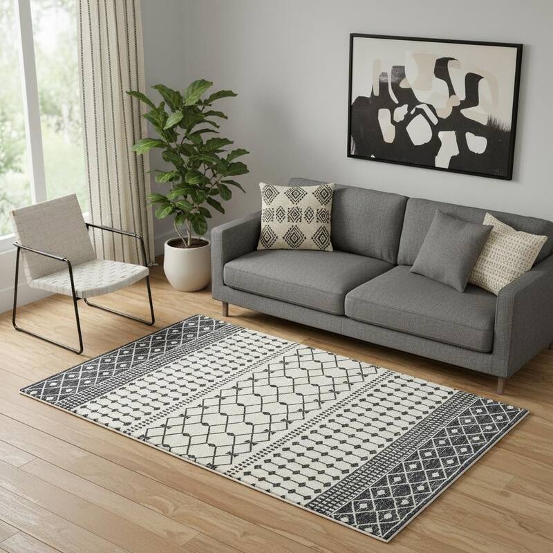 HomeRoots Geometric Modern, Contemporary Rectangle Area Rug - 5' X 8'