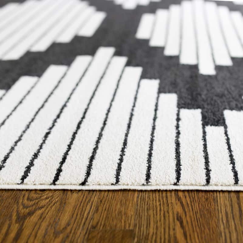 Carson Carrington Salsaker Geometric Area Rug