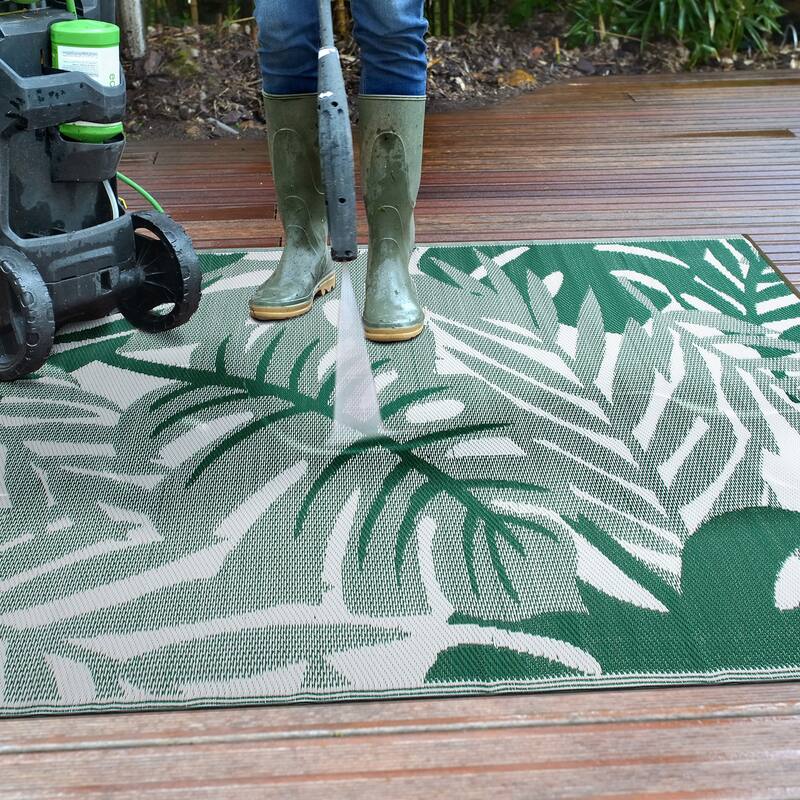 World Rug Gallery Tropical Leaf Reversible Recycled Plastic Outdoor Rugs
