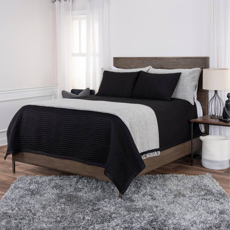 Blackberry Grove Parker Wave Pattern 3-Piece Quilt Set