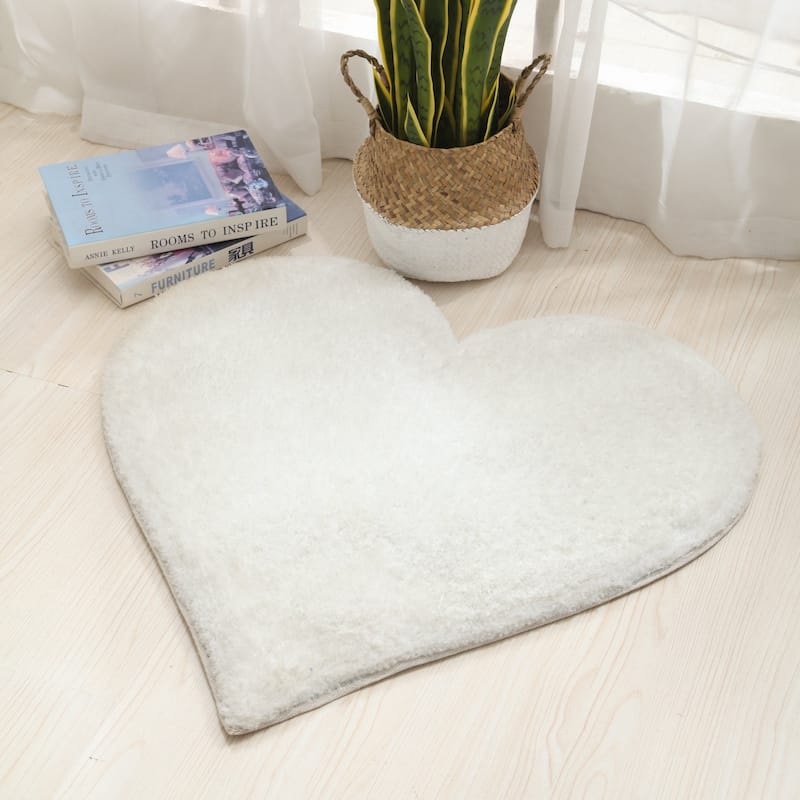 Hearts Collection Hand Woven Shag Area Rug - 24" x 24"