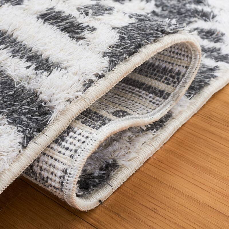 SAFAVIEH Augustine Sumiko Rustic Moroccan Fringe Rug