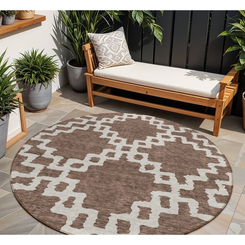 HomeRoots Geometric Transitional Rectangle Outdoor Rug - 8' Round
