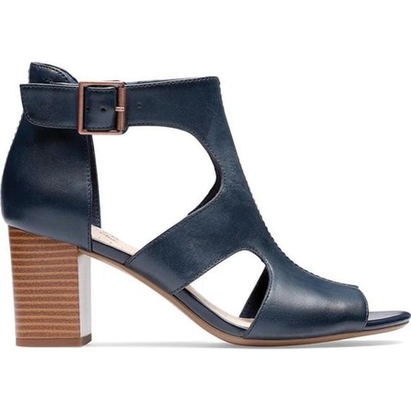 clarks navy sandals
