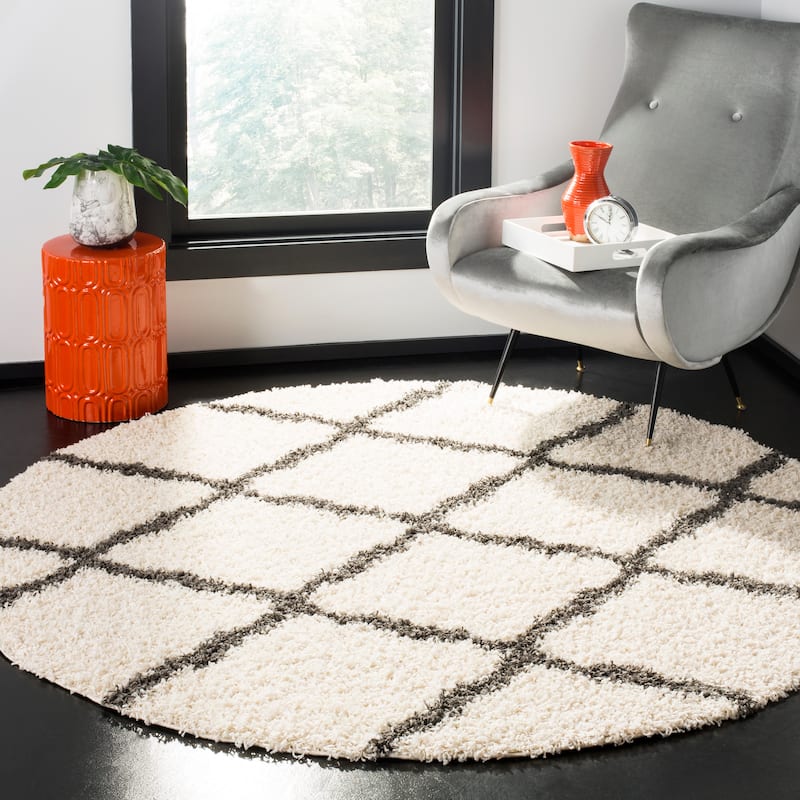 SAFAVIEH Dallas Shag Hacer Trellis 1.5-inch Thick Rug - 6' x 6' - Ivory/Dark Grey - Runner/Round