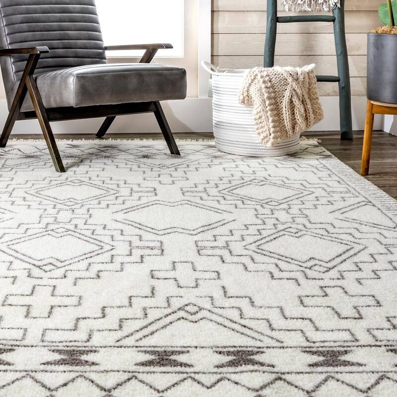 Nuloom Adele Pendant Tribal Area Rug
